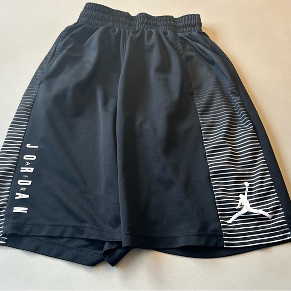 Youth Air Jordan Sports DRI-FIT shorts, size XL, black with stripe - Picture 3 of 9